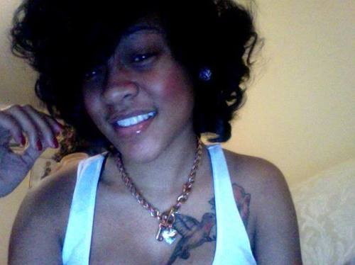 beautiful stoner. modern day hippie. vintage addict. a lover of fashion & some kick-ass MAC lipstick. ♥
