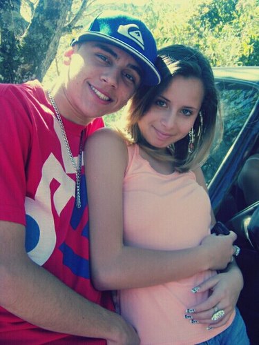 Soou uma menina com apenas um sonhoo ser Feliz *--*