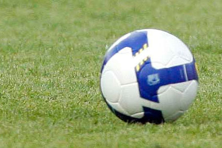 '' Futebol é muito simples: quem tem a bola ataca; quem não tem defende.''