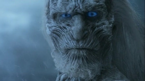 Yo soy un ser mezcla zombi y mezcla ente sobrenatural de preciosos y carismáticos ojos azules.