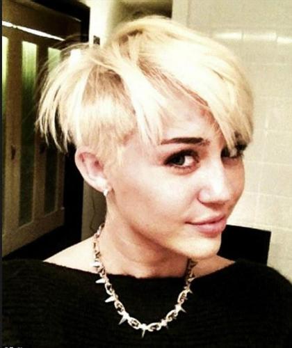 N0TMileyC's profile picture. Single. Bi.