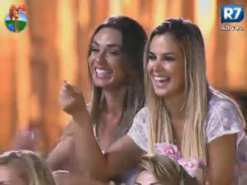 Fã clube dedicado as princesas : @BethaPortella & @EuNicoleBahls Eu amo vocês demais lindas ♥ . donas do FC : @RoberthaLinda & @LoversNicoleB_ ∞