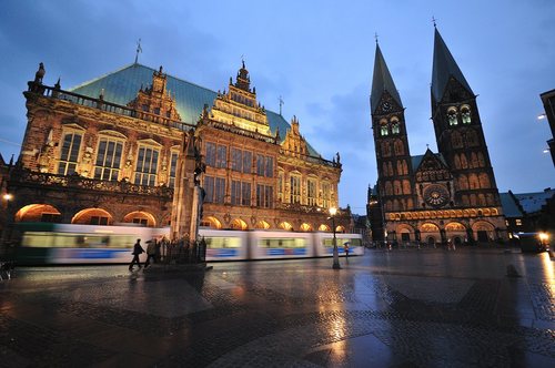 Stilvolle Hotelapartments in Bremen reservieren. 
Telefon +49(0)172/4396777