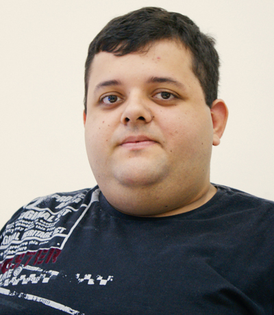Idiota é quem faz idiotices
