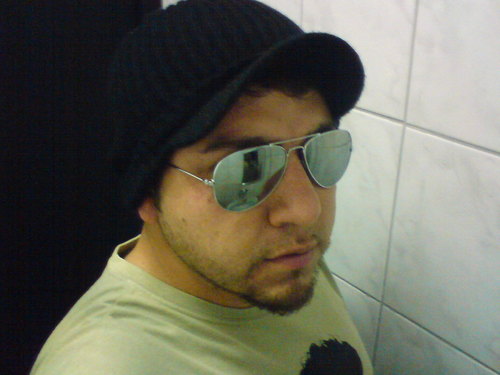 Esposo apaixonado, papai amado e querido... guitarrista em busca do timbre perfeito.