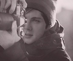 A cicatriz não incomodara Harry nos últimos dezenove anos. Tudo estava bem. Harry Potter ϟ Percy Jackson ♥ Since: 31/03/11.