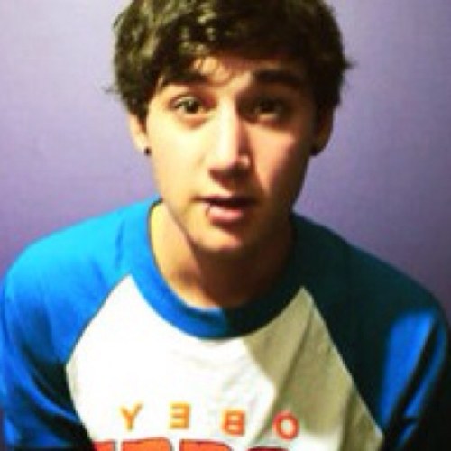 SexySwagFalse's profile picture. Hey Bitch, Youre Beautiful. 1/5 Of the Janoskians.