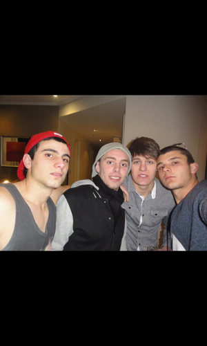 thomascamilleri's profile picture. fuck a bio.