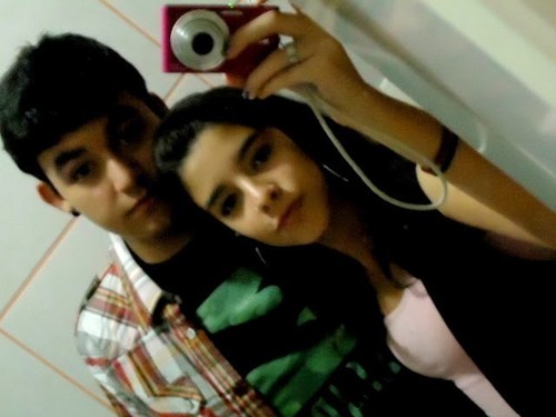 15 anos, viciada em coca-cola e chocolate.e amo muito meu namorado @_guuhcustodio *----*