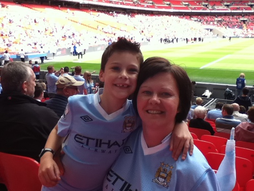 Love everything MCFC and Sergio Agueroooo! Family💜 My 2 beautiful Children and My yellow Lab🐶