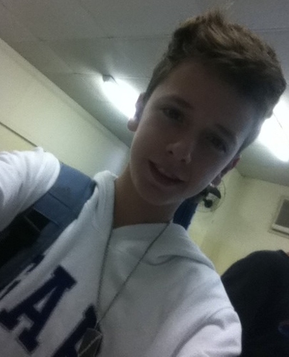 Leonardo Zambon,13,Deus,Familia,marcella,Guitarra, YouTube, Muay Thai, twitter pessoal? sim, mais posto frases. segue ai?