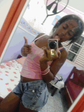 oi meu nome é thayna e a vida continua.........................so feliz tenho meus erros mais corrigo tudo num tenho nada contra ninguem