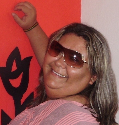 E é assim que a gente vai vivendo, sabe? Errando para aprender. Se decepcionando para se proteger. Se machucando para crescer. Chorando para sorrir. #Deus ♥