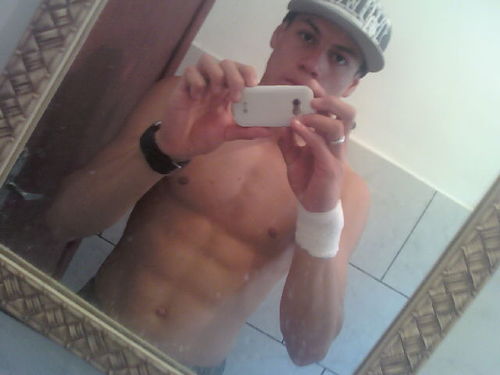Cada Um Com Seus Problemas....    http://t.co/1lmzfp4v
https://t.co/ERkcxg9l