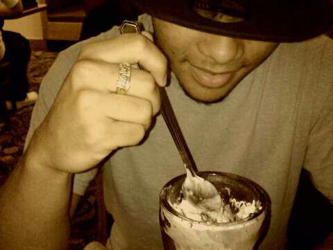I wanna touch her, not using my hands Make her dance without using the bands