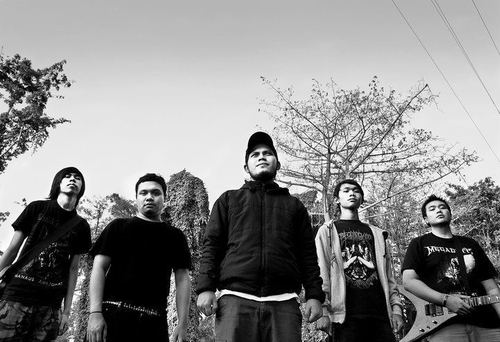 | MLG Melodic Death Metal | DEFECT IN SOUL are :
Chaikal Deva(Vocal), 
Aly(Guitar), Tony(Guitar), Indrawan Eka(Drummer), Juris(bassist)