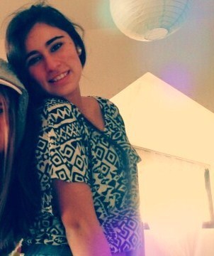 Holi , me llamo constanza, me encanta conocer gente y soy una persona muy alegre:) Follow me:) i follow back:D!