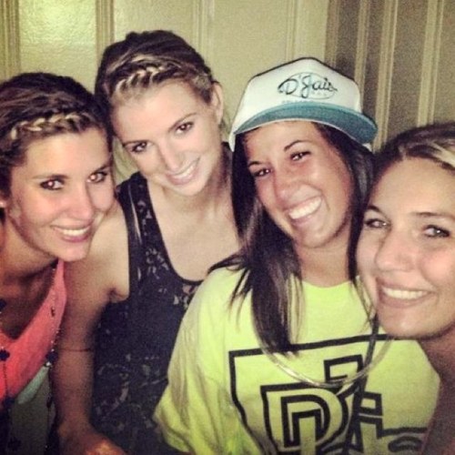 juls_ferguson's profile picture. you can be serious when you're dead ;)