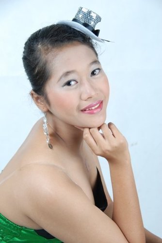 My name is Angel
I love singing and I have a big dream
Ulangan 28:13
Hwaitinggggg...
^_^