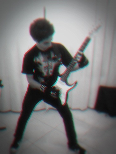 Segue que eu sigo de volta -v- ((Baixista da Under Seven.))  (( Irmão da @umapandda_ ))