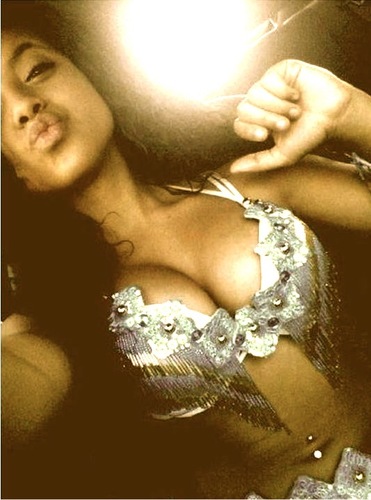 Love me as I am, or watch me as I go. PuertoRican,Scottish,Italian.
Dances for dollars, & look good doing it.
Los Vegas, Mention for followback. :-*