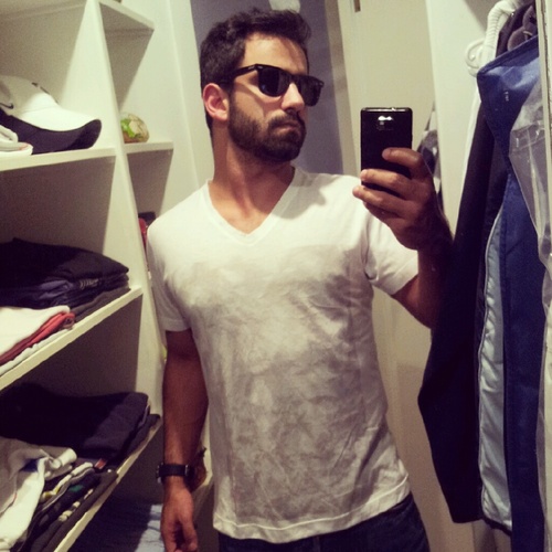 rgameleira's profile picture. Apenas um esquilo querendo uma noz