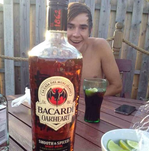 Starkesy's profile picture. Yorkshire lad, DJ in #financialforecast and work face enthusiast #finishedworkfridayface #wankworkwednesdayface MAGA 13 round 2