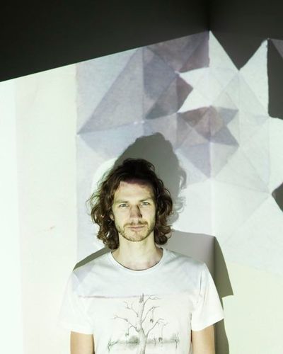 This is the official British fan club for all things @gotye. Now followed by @GotyeHQ too (since 5/9/12).