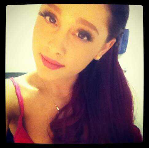 ArianaGrande692's profile picture. 