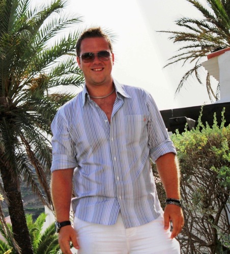 Husband, Father and Enterprise Client Director focused on positive outcomes for my clients, helping them achieve business objectives through Secure Networking