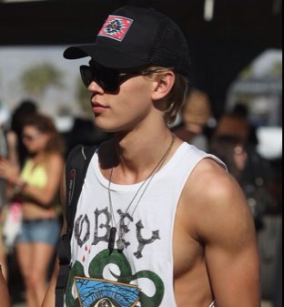 Wilke_awesome's profile picture. “You can’t live your life for other people. You’ve got to do what’s right for you, even if it hurts some people you love.”  -Nicholas Sparks [RP/Taken]