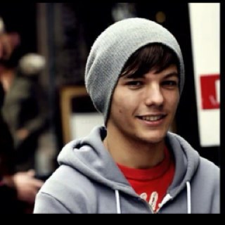 TomlinsonXox's profile picture. now is @LouisTommofake go follow this one got hacked!!!!