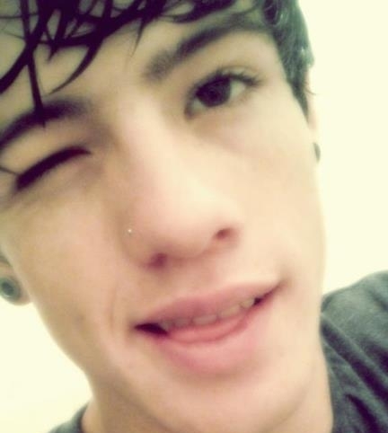 Sou a alegria de quem amo e de quem me ama -- @Only_Drugged , a tristeza de quem me odeia, e a ocupação de quem me inveja.