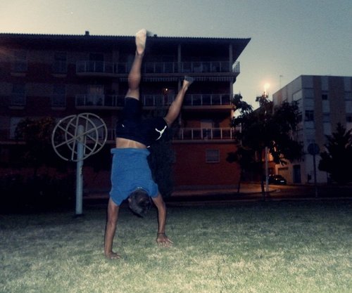 Juego en el Merida C.F. desde el 2008. Me encanta el futbol y el Atletico de Madrid.