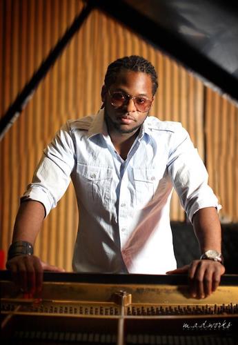 *Top 100 Billboard Charting Songwriter* 

Singer/Songwriter/Producer/Arranger/Musician 

Vrich@vrichmusic.com
http://t.co/felZHWvAly