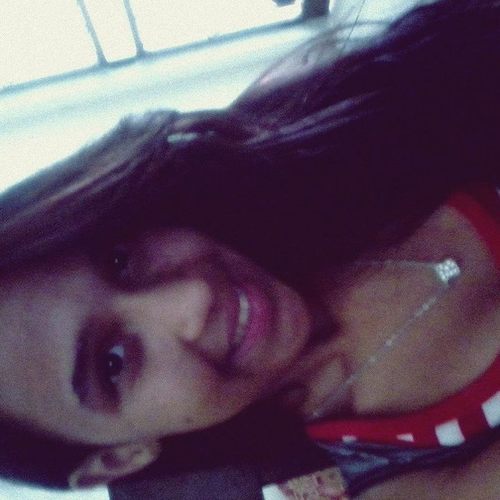 Aprendi a amar menos, o que foi uma pena, e aprendi a ser mais cínica com a vida, o que também foi uma pena, mas necessário. Viver pra sempre tão boba e perdida