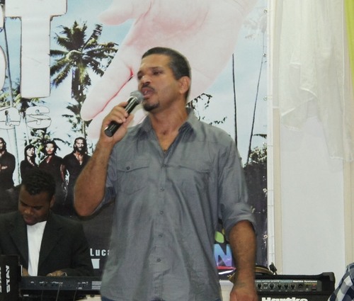 Ministro de Louvor dos céus, Representante de Deus aqui na terra. apaixonado por minha familia e por Jesus.