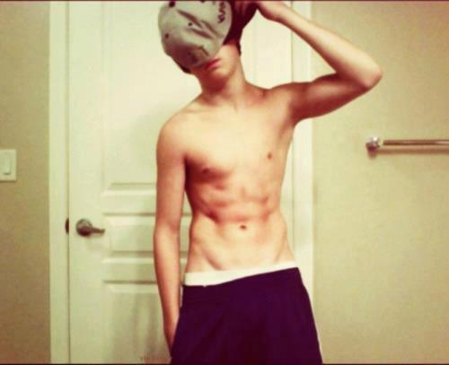 @justinbieber & @ChayLeao
Dona: KaroolSouza