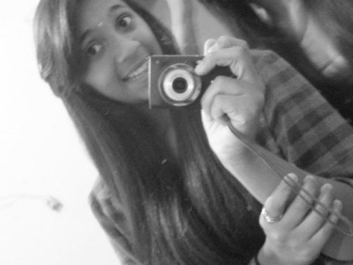 Voou Alii Seer Feliiz e Ja Voolto rsrsrs...'