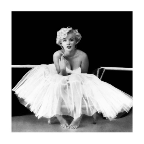 Allez tous follow @LadyLicious_ :)