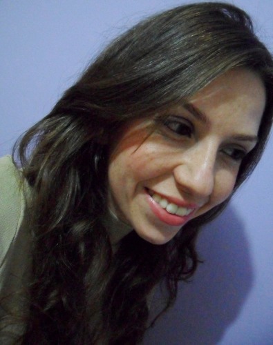 Estudante de Farmácia, 23 anos, noiva de @gm_fabio, auto-manicure, manicure, viciada em esmaltes, blogueira e muito felix!
