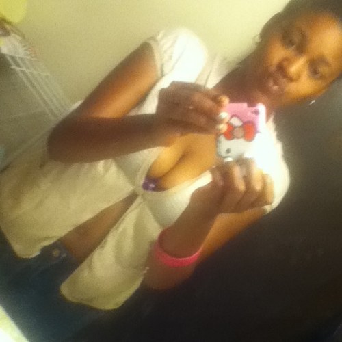 Ayoo_DeeDeeBadd's profile picture. *- Love your friends , Love God , Love your family ,stay positive and good things will come to youuu ツ