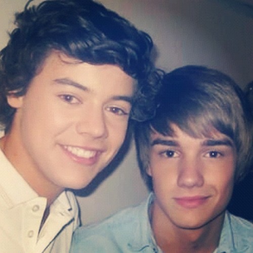 IM A NEW SINGER,i luv 1D and JB!!!! Dont like me dont follow me!!