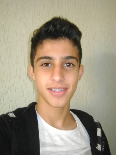 Sou um cara bacana, extrovertido!mais tambem sou um pouco chato as vezes.Adoro futebol e jogar video game!!