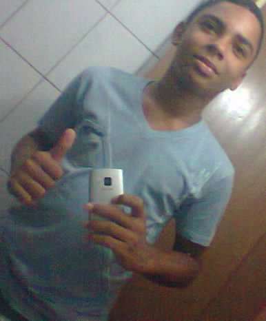 Biografia?
Nαo importα o quє єu diigα,
Vocє irα vαlorizαr pєlo quє vê,
julgαr pєlo quє ouviu
e opinαr pєlo quє conhєcєu (!)
