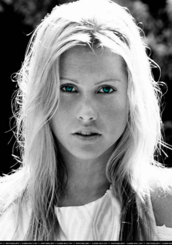 Never one to follow the rule Don't bite the hand that feeds you. A hunted, hunter..She's willing to kill and die for her older brother, @ItsDerekHale. {RP 20+}