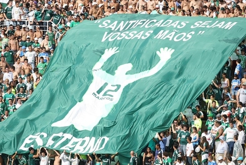 eu torço pro palmeiras    desde criança  adoro nadar na piscina  , jogar  video  game  jogo treinamento virtual tennis 4  eu adoro esporto  tennis.