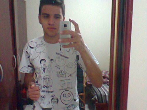 Elogios não me elevam, ofensas não me rebaixam, sou o que sou e não o que acham ou o que querem que eu seja !
Conquiste o mundo mostrαndo que pode ser voocê. !