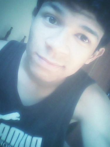 Bem Eu Sou Pobre, Feio, Sem o que fazer---- Só sei twittar(Brincadeira) E sabem o que sei fazer de melhor Seguir os que me seguem \o/  Segue Ò.Ò