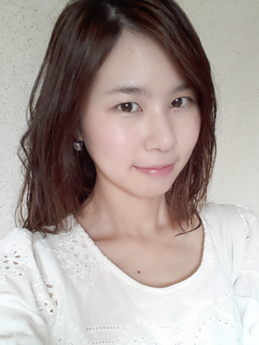 Talkshow2905's profile picture. 시드니, 보라카이, 까르보나라, 초콜릿으로 만들어진 모든 것, 10cm, 하루키, 화장품, 플로베르, 알랭 드 보통, 나쁜 남자 겸 로맨티스트에게서 아직 벗어나지 못 했습니다. 급하고 더러운 성격을 숨기기 위해 여성스러운 옷을 좋아합니다.